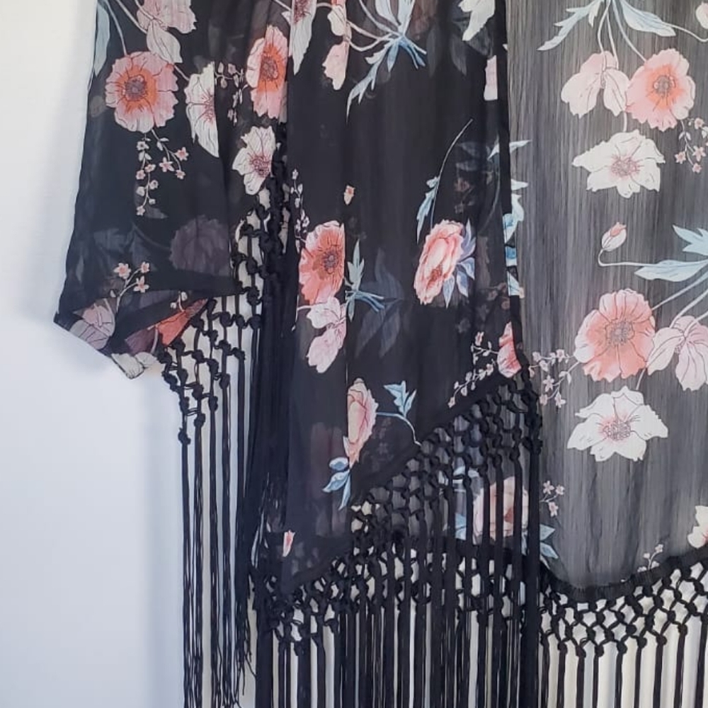 Torrid Floral Fringe Trim Short Sleeve Kimono size 00/0 or M/L - Picture 4 of 11